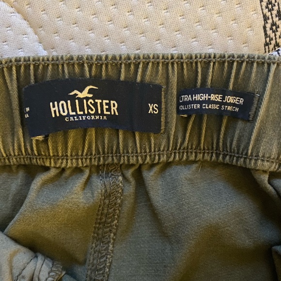 Hollister Ultra High Rise Cargo Joggers - Picture 4 of 4